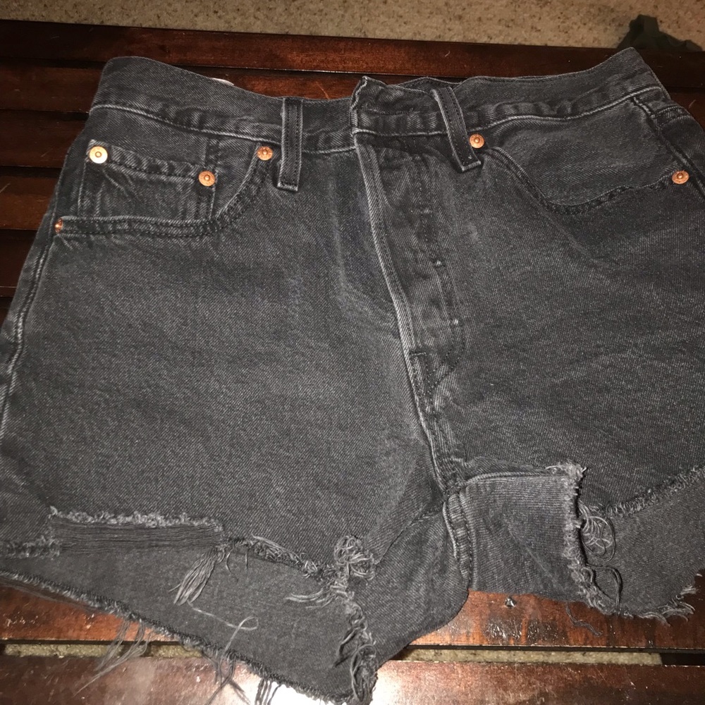 Levi’s 501 black denim shorts. W28